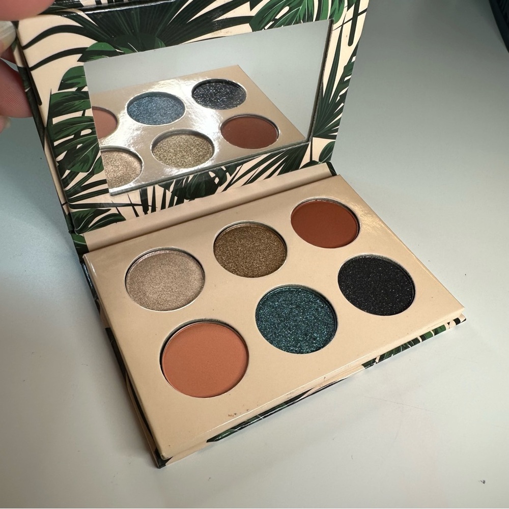 Dose of Colors x I Luv Sarahii Collab Eyeshadow Palette iluvsarahii